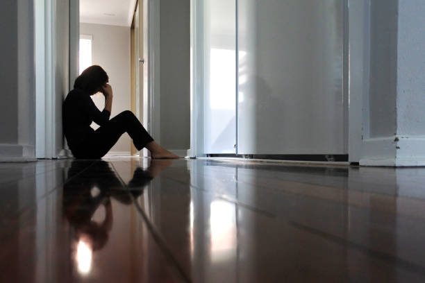 أسباب الاكتئاب المفاجئ عند البنات أو ما الذي يسبب الاكتئاب عند المرأة؟